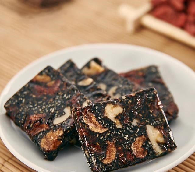 卵巢|女人不想老,想皮肤白净有弹性,就常吃这几种不起眼的食物