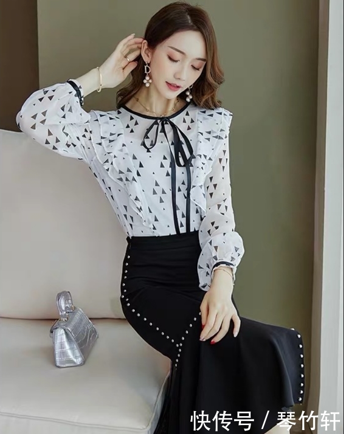 套装裙:清新温柔雪纺衫搭配不规则鱼尾裙,凸显女性曼妙身材