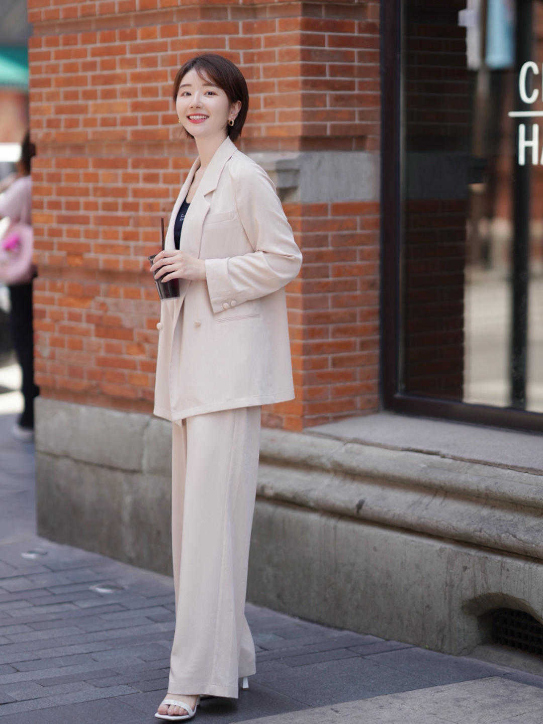 紧身|精致的女生从来不缺自信,高级优雅的30+穿搭方法,时髦又简约