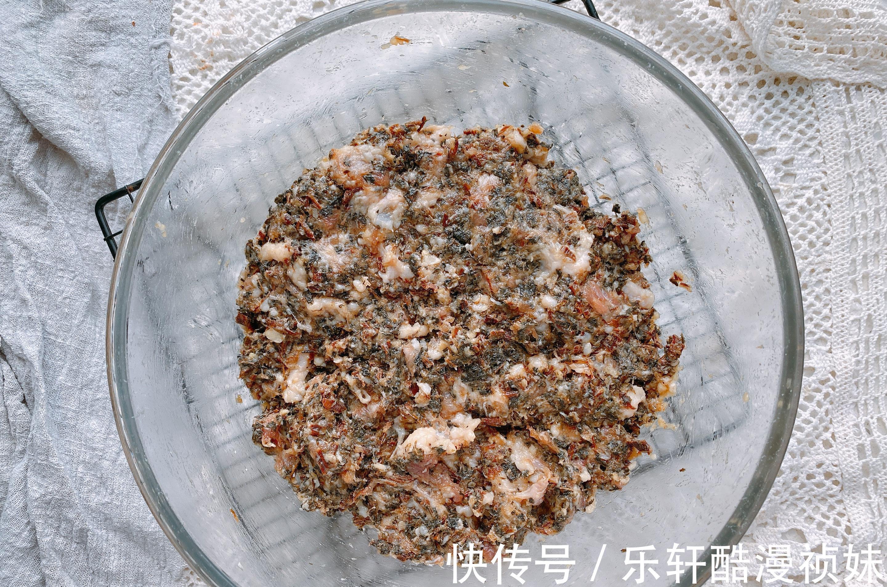 松软|浙江美食梅干菜饼，几十年老配方，馅料咸香，饼皮松软凉了也不硬