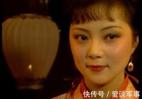 贾府&红楼梦：贾宝玉有多厌恶薛宝钗？三次公开嘲讽打脸，说得太难听！