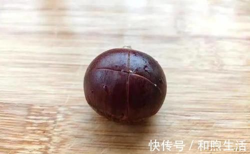 板栗新做法,不烤不煮,8分钟个个开口,自动脱皮,比买的还好吃