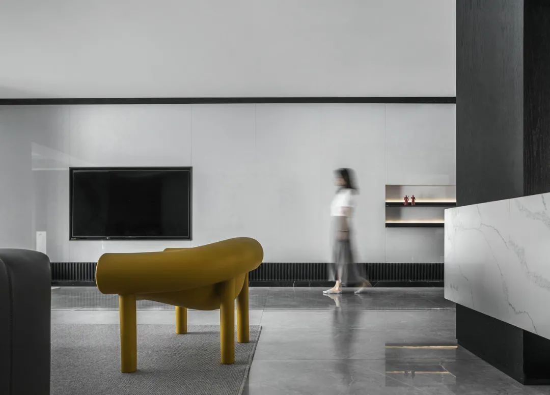 木饰面|150㎡极简黑白灰，年轻夫妇的格调之家，安静稳重有档次