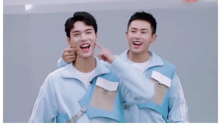 《快本》开播24周年,谢娜发博晒名场面,节目组喊话:等你哦