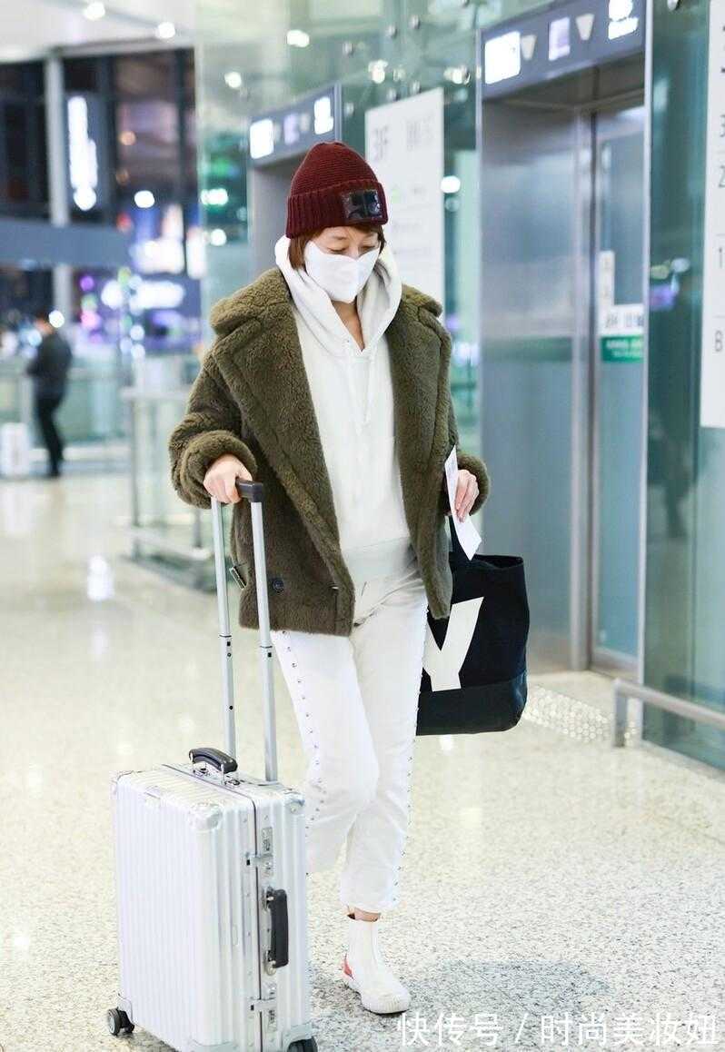 素颜|马伊琍“素颜”走机场显憔悴,穿羊羔绒外套配卫衣,确实像45岁