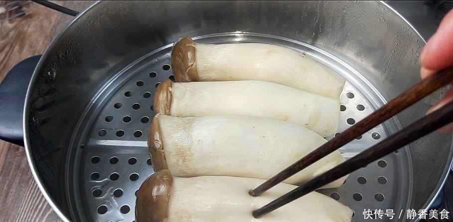 杏鲍菇的新吃法,一次做4根,看着诱人吃的过瘾,太有创意了