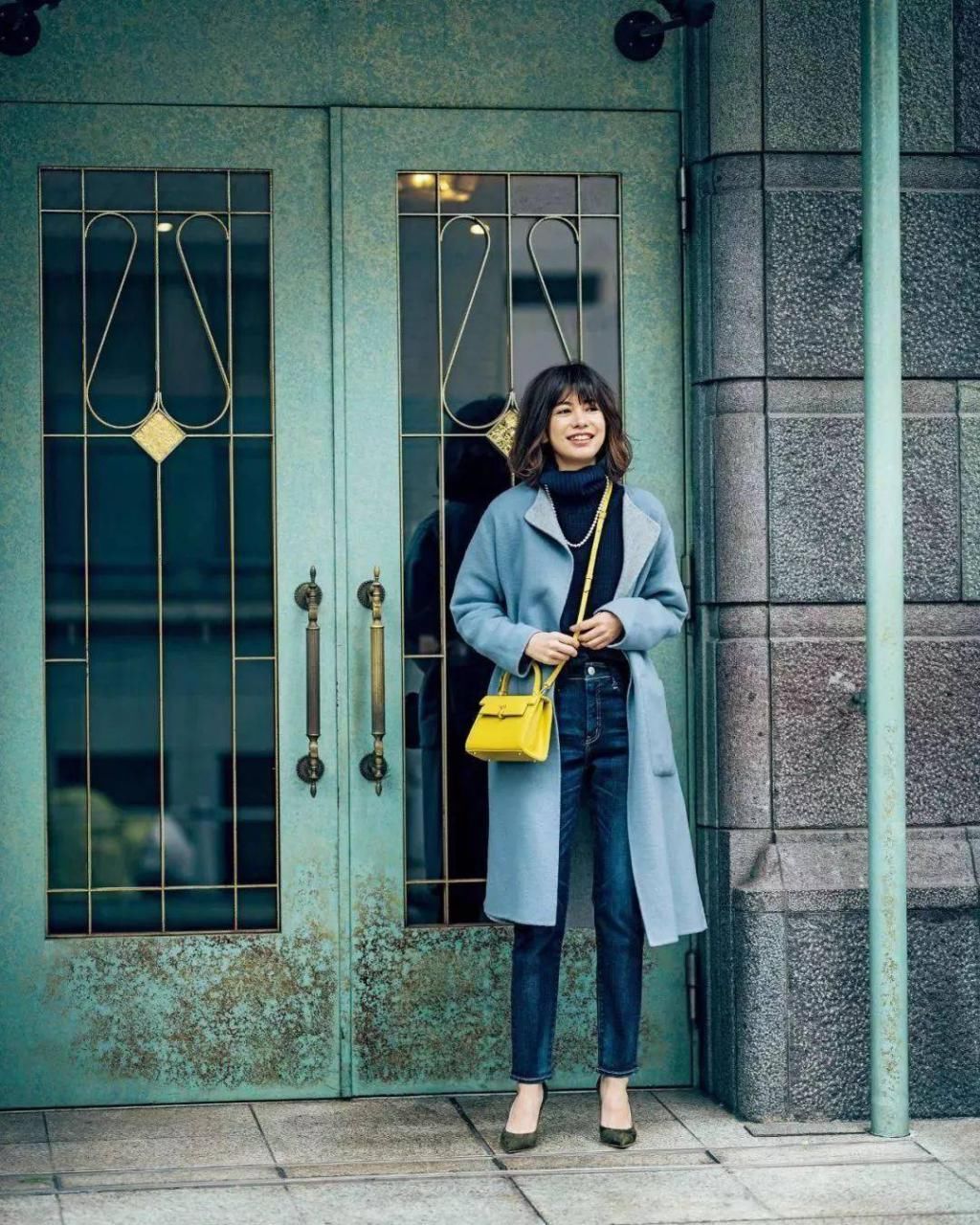  黑色|比驼色显白，比黑色高级，大衣今年流行这5个颜色！