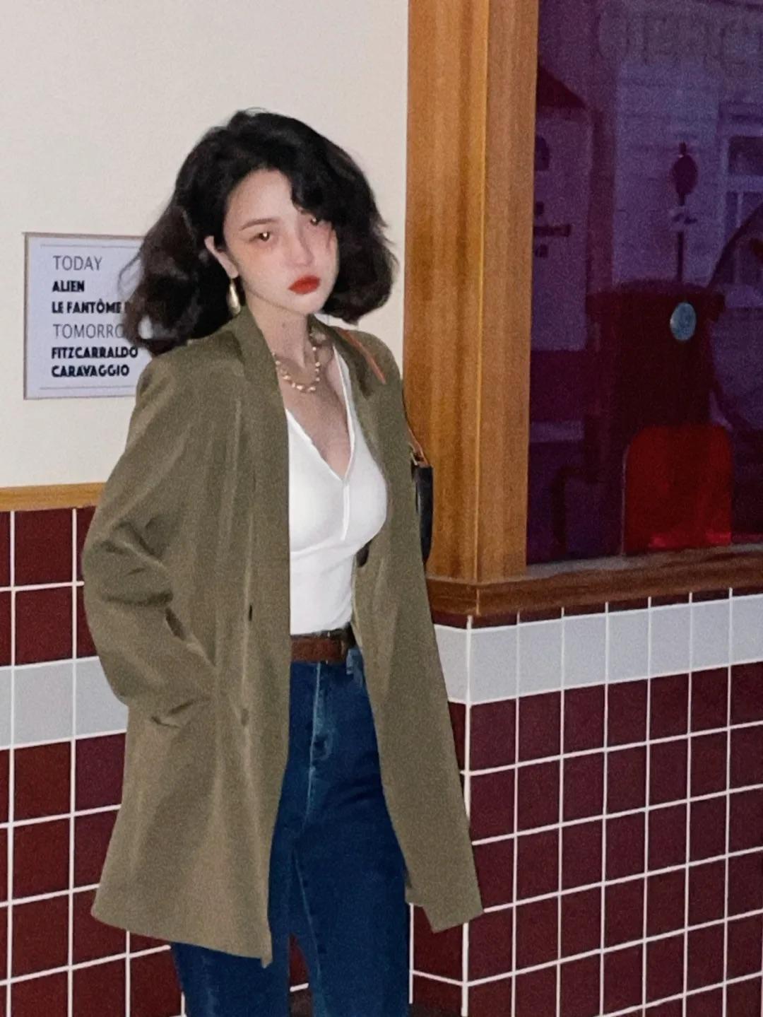 开叉裙|秋天穿搭指南!西装外套+牛仔裤,复古又时髦!