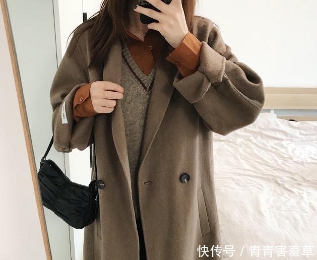 外套|秋冬外套里面怎么穿?建议试试这3件“内搭”,个性时髦又保暖