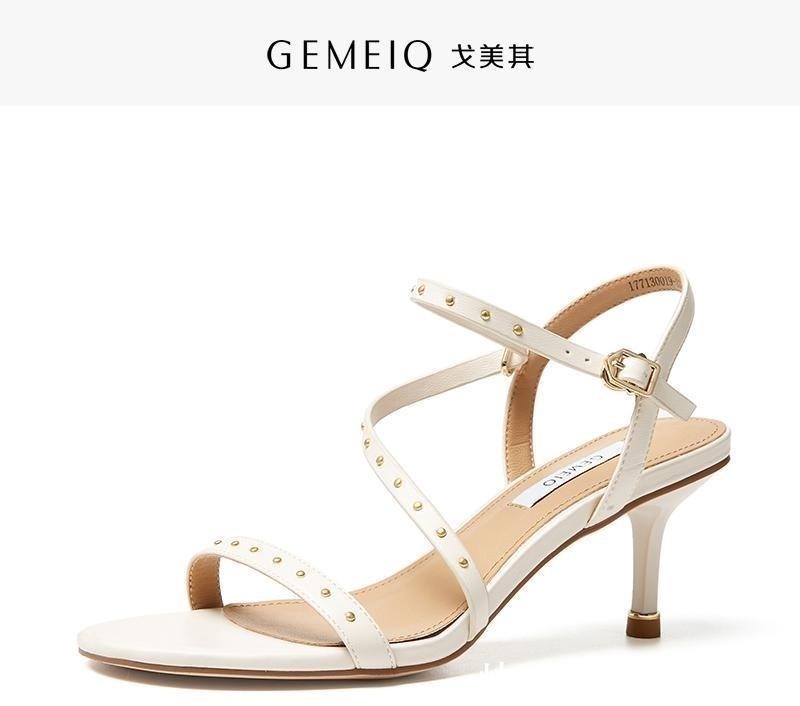 水钻 今年年人气最高的6双一字扣凉鞋,一起来露出美脚趾,女人味十足!