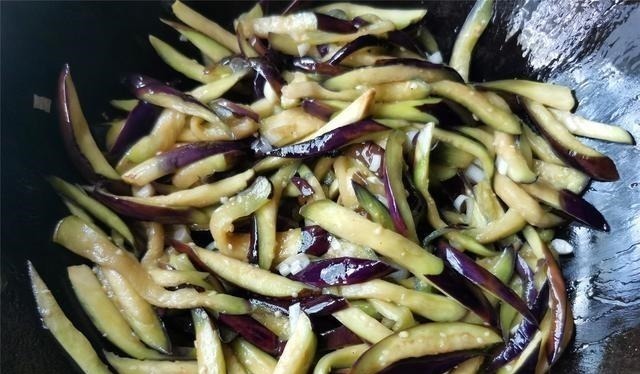 茄子和这个食材是绝配,做法少油更健康,好吃入味更下饭