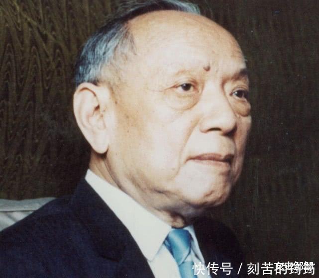 陈省身的数学人生开创几何新纪元,为中国数学教育打下坚实基础