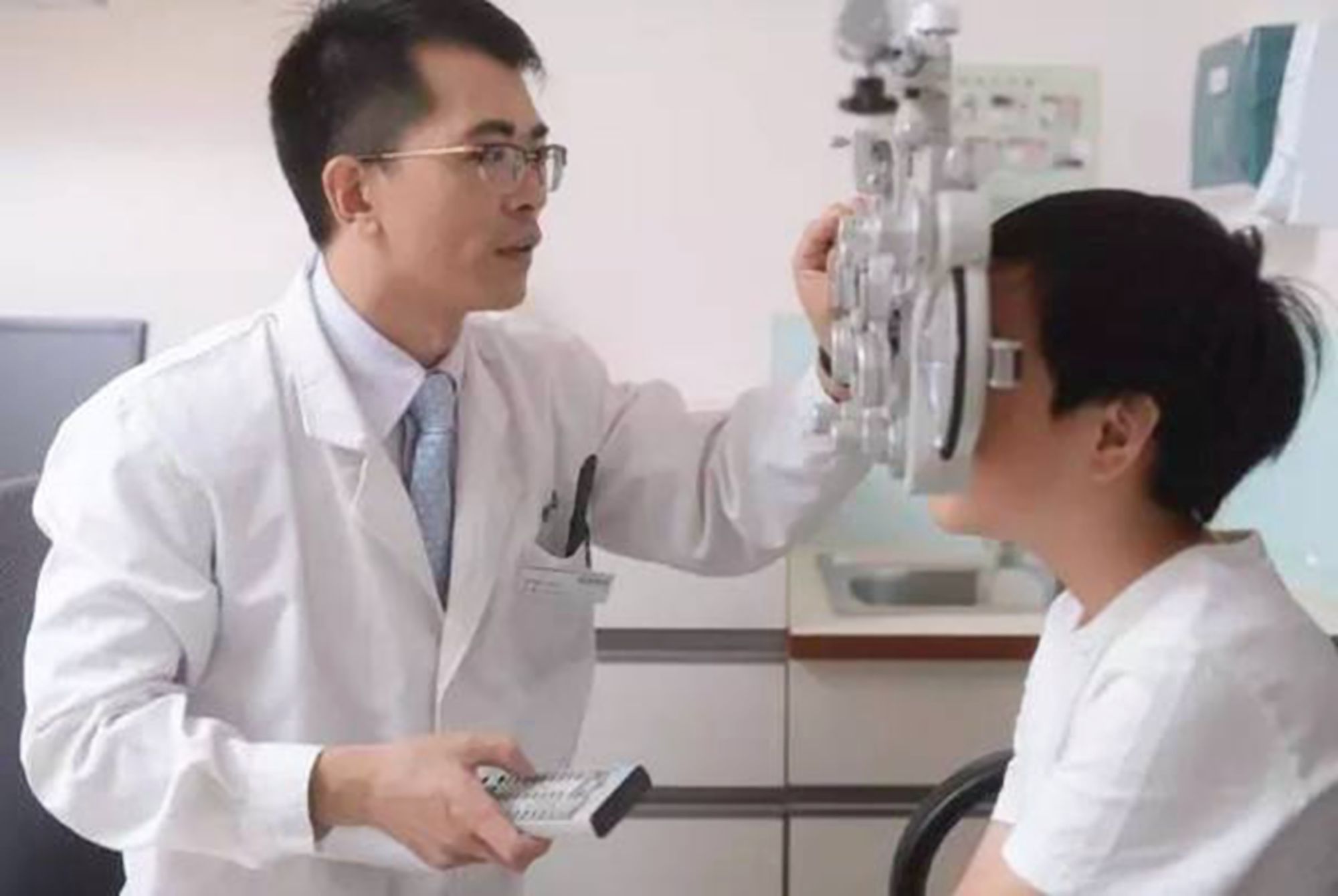 视力|为何儿童近视的人数在增加?医生说出“元凶”,但很多孩子喜欢玩