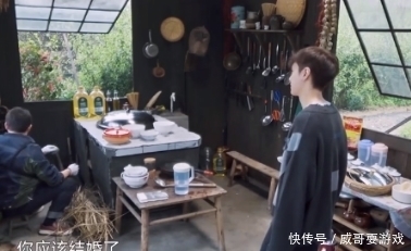 张艺兴 黄磊在节目撮合杨紫张艺兴,直言两人挺合适的,惹男方一脸无奈