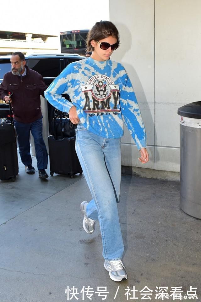  卫衣搭配|今冬火了一种穿法，就是“卫衣+X”，冬天的青春时尚感都靠它了