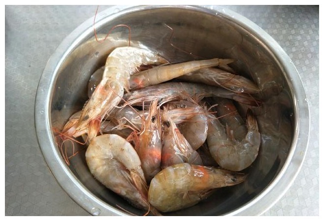 水煮虾,用最简单的方法烹饪,味道鲜美好吃