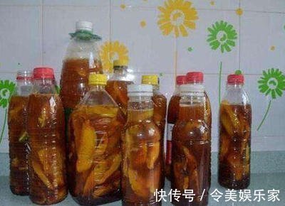 香蕉皮|香蕉皮也是养花“宝”，学会2种方法，养花叶子油绿、新芽多