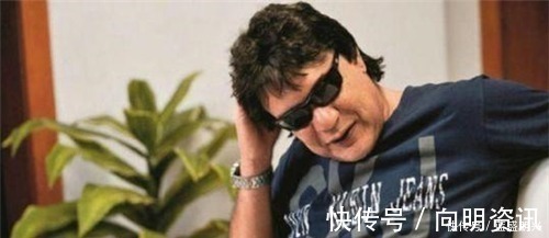 巴西队|“球王”卡洛斯不会踢球却签约20支球队,靠演技踢了26年0进球!