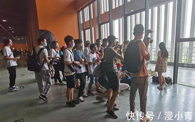 胶衣|如果胶衣不能出现在漫展上，是不是就不能cos假面骑士和奥特了？