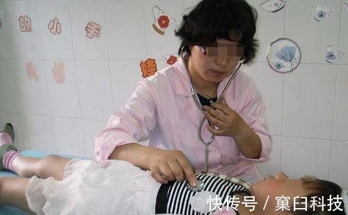 医生|6岁女童总喊头疼,却查不出毛病,她小声对医生说句话,医生哽咽