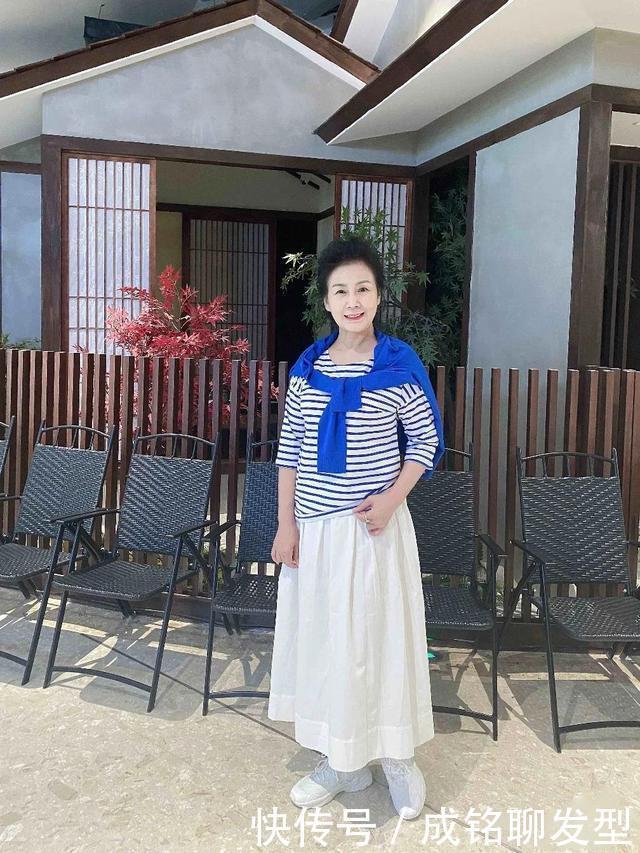 穿搭|60岁女人别总穿“奶奶装”，这位奶奶用穿搭诠释美丽，时髦又优雅