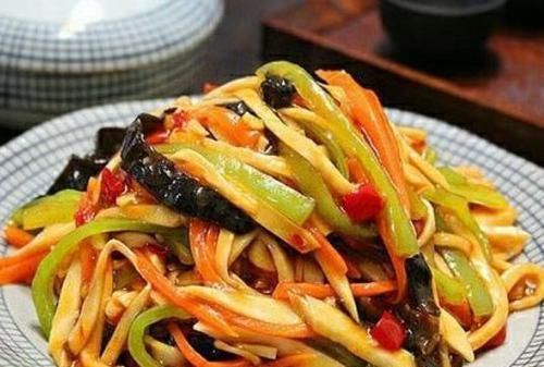 杏鲍菇别光炒着吃,大厨教你4招,比肉还要香,家里人都爱吃