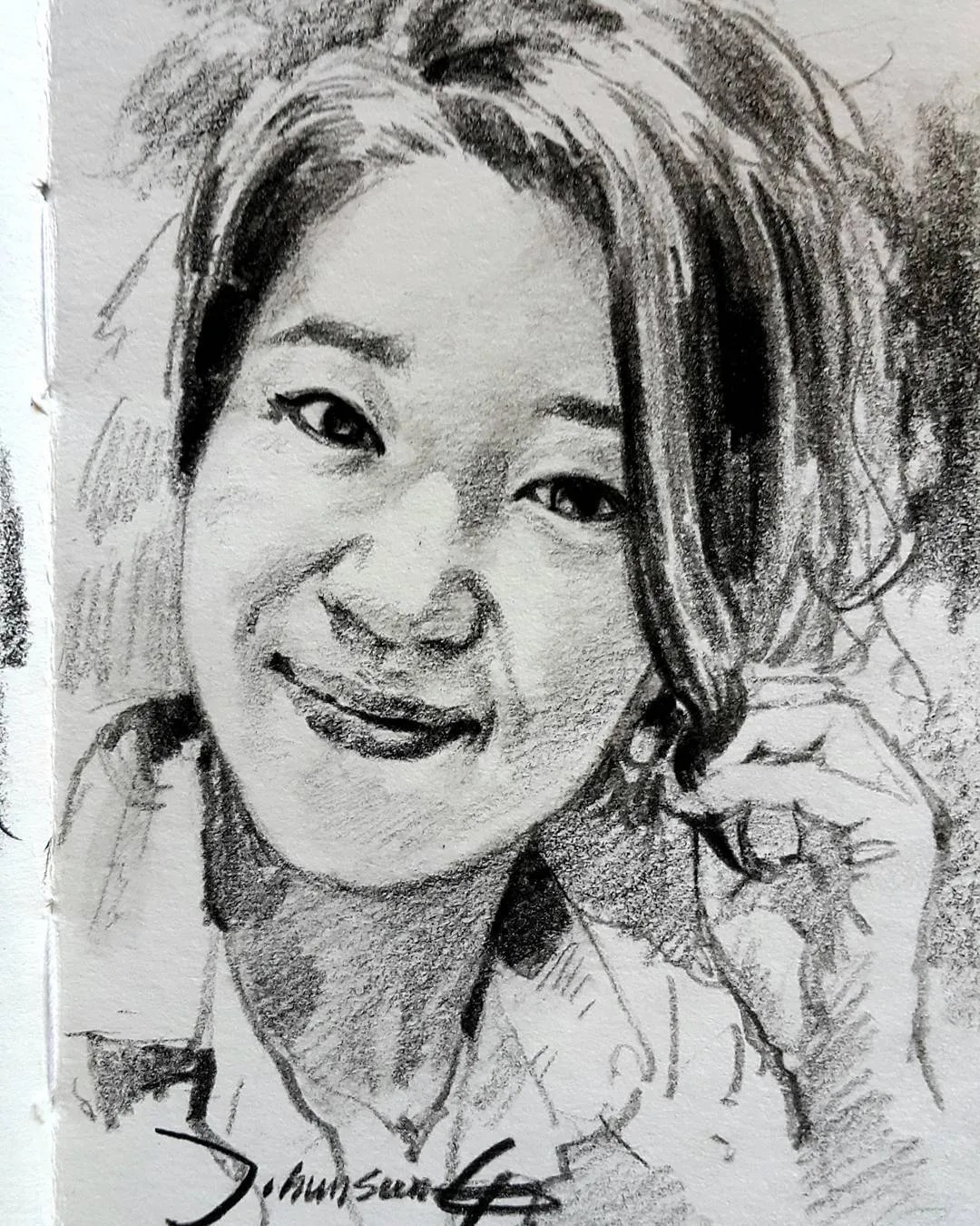 小孩童$画皮画骨难画魂,他用木炭条把肖像画活了