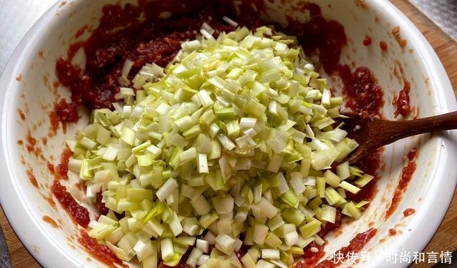 牛肉饺子这样调馅太好吃了,再贵也要吃,做法简单味道鲜香,解馋