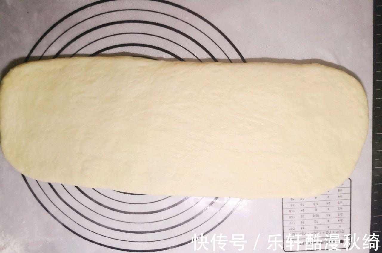 蜜红豆吐司|在家烤个蜜红豆吐司，香甜软糯，每一口都甜在心里