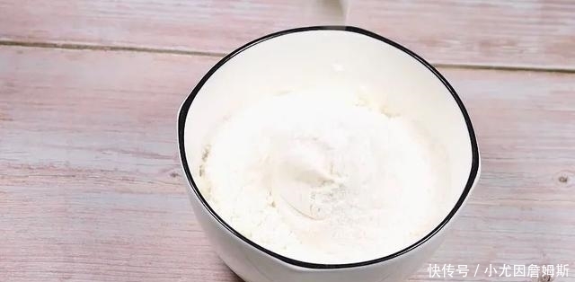 甜甜|甜甜圈最简单做法,不用烤箱不油炸,补钙好消化,比面包还好吃