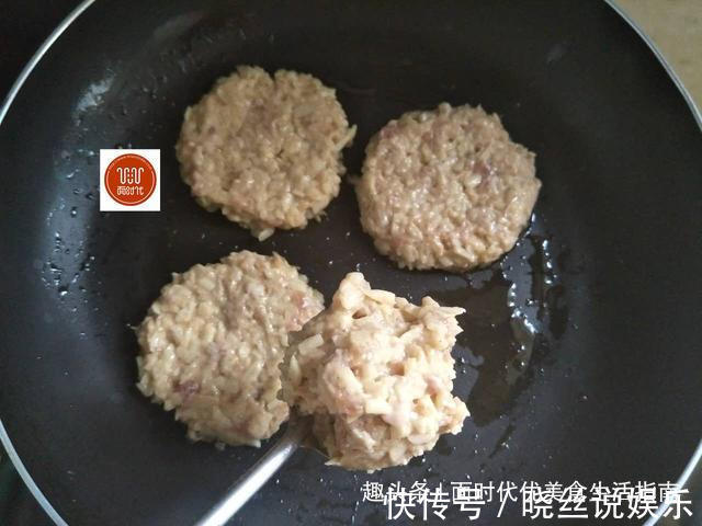 给孩子做一道简易小吃,焦香软糯,十分钟就出锅,儿子一连吃6个