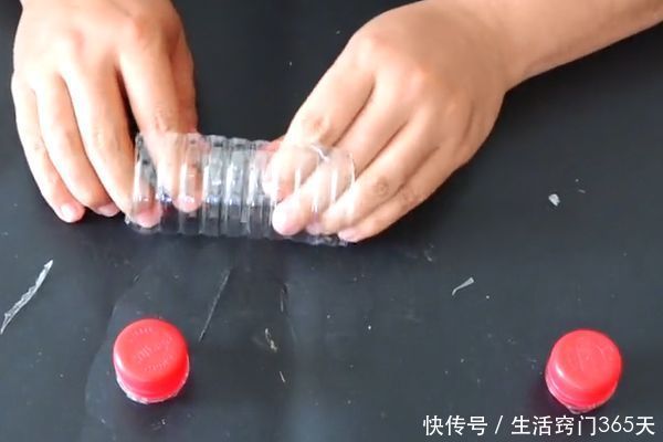 把塑料瓶的瓶口剪下来,做出来的东西太有才了,家家户户都用得到