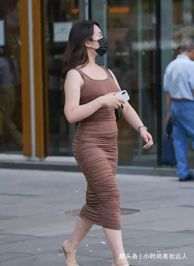 身段 连衣裙休闲甜美两不误,凸显惹人羡的身材,洋气又好看