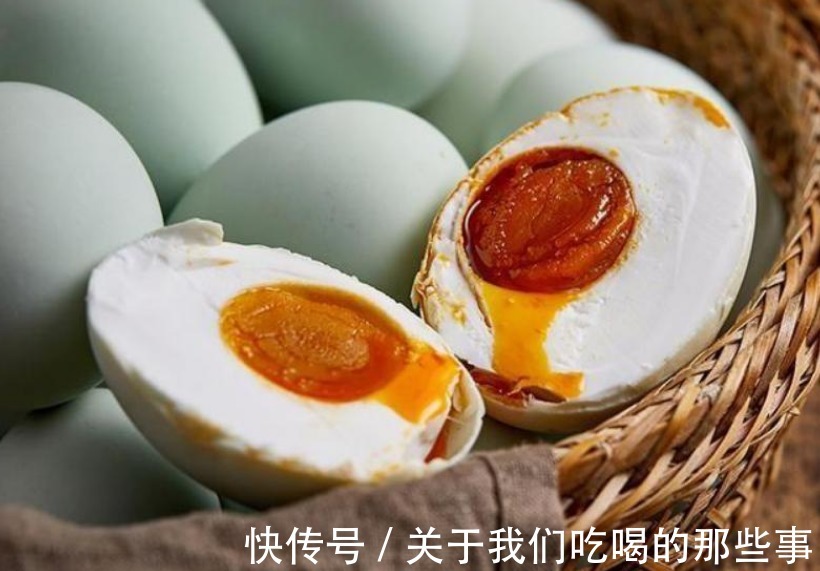 冒油|腌咸蛋时,牢记2料3技巧,无论鸡蛋鸭蛋,个个冒油起沙,软嫩咸香