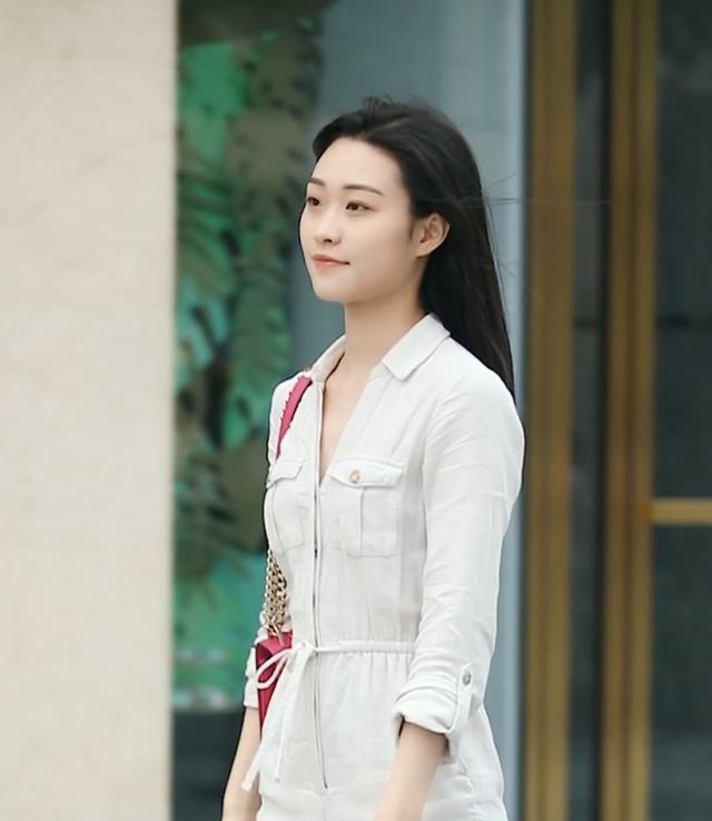 最近大火的工装连体服, 有个性的小姐姐都喜欢