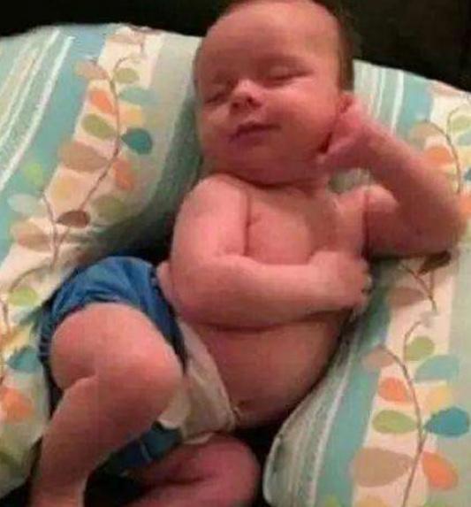 奇趣|萌娃们的“奇趣”睡姿,一个比一个厉害,还没看到最后就笑到扶墙