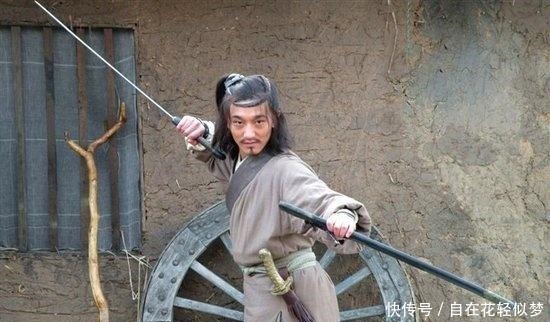 张清的飞石能挫败梁山顶尖高手,遇到这两位奇才,他的胜算不大!