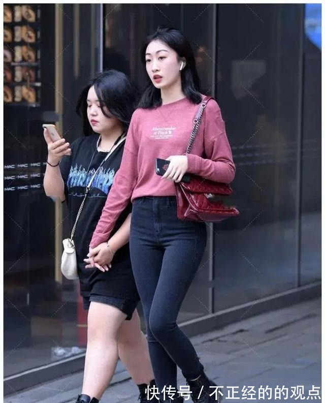 马丁靴 一高一矮,一胖一瘦,穿搭风格不同,这对闺蜜给人感觉不一般!