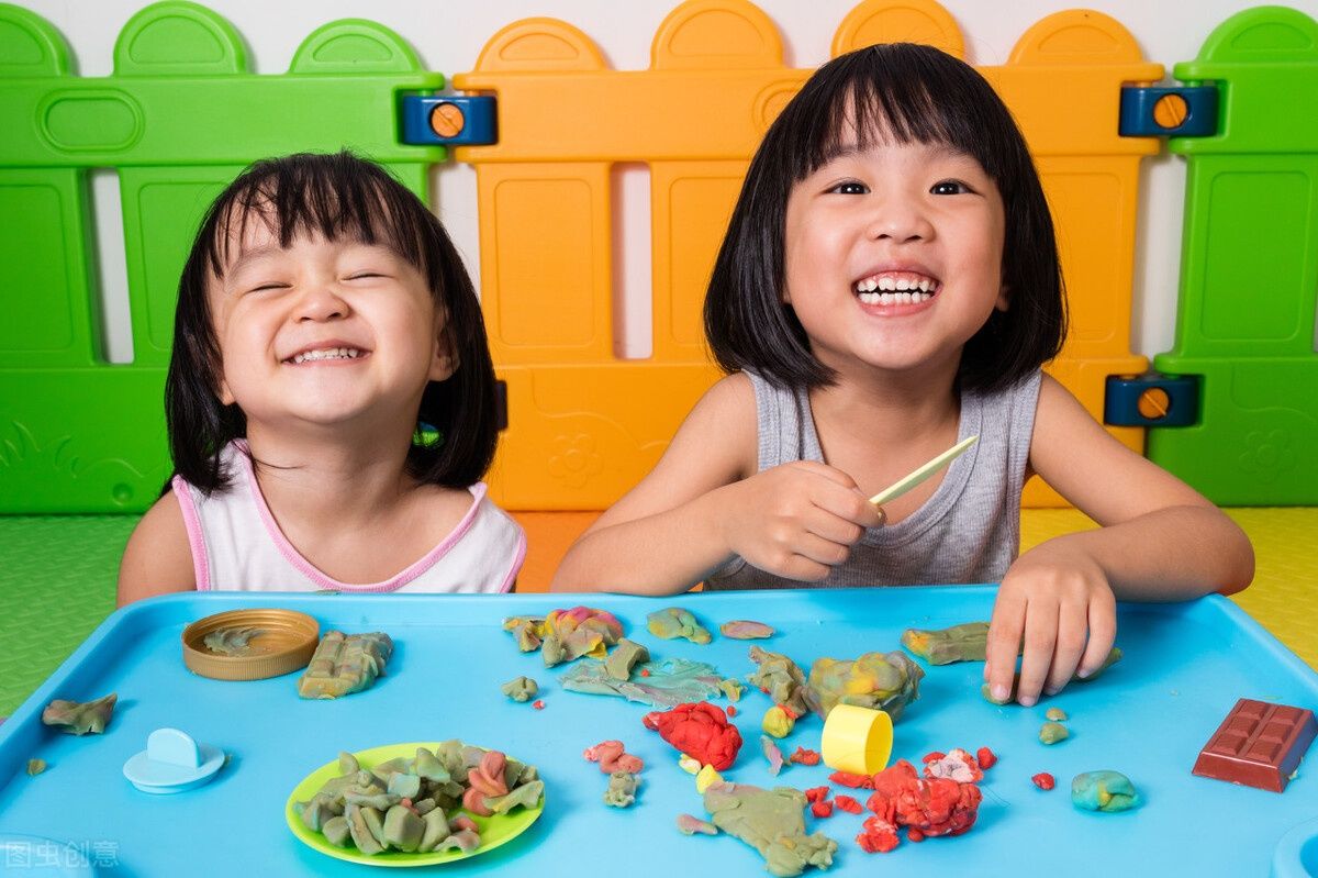 孩子|幼儿园小班快结束了才知道，晚一年上幼儿园，其实也没啥优势可言