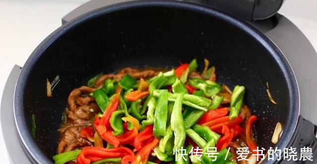 秘制|秘制双椒爆肉丝，孜然味满当当，下饭下酒又营养丰富！