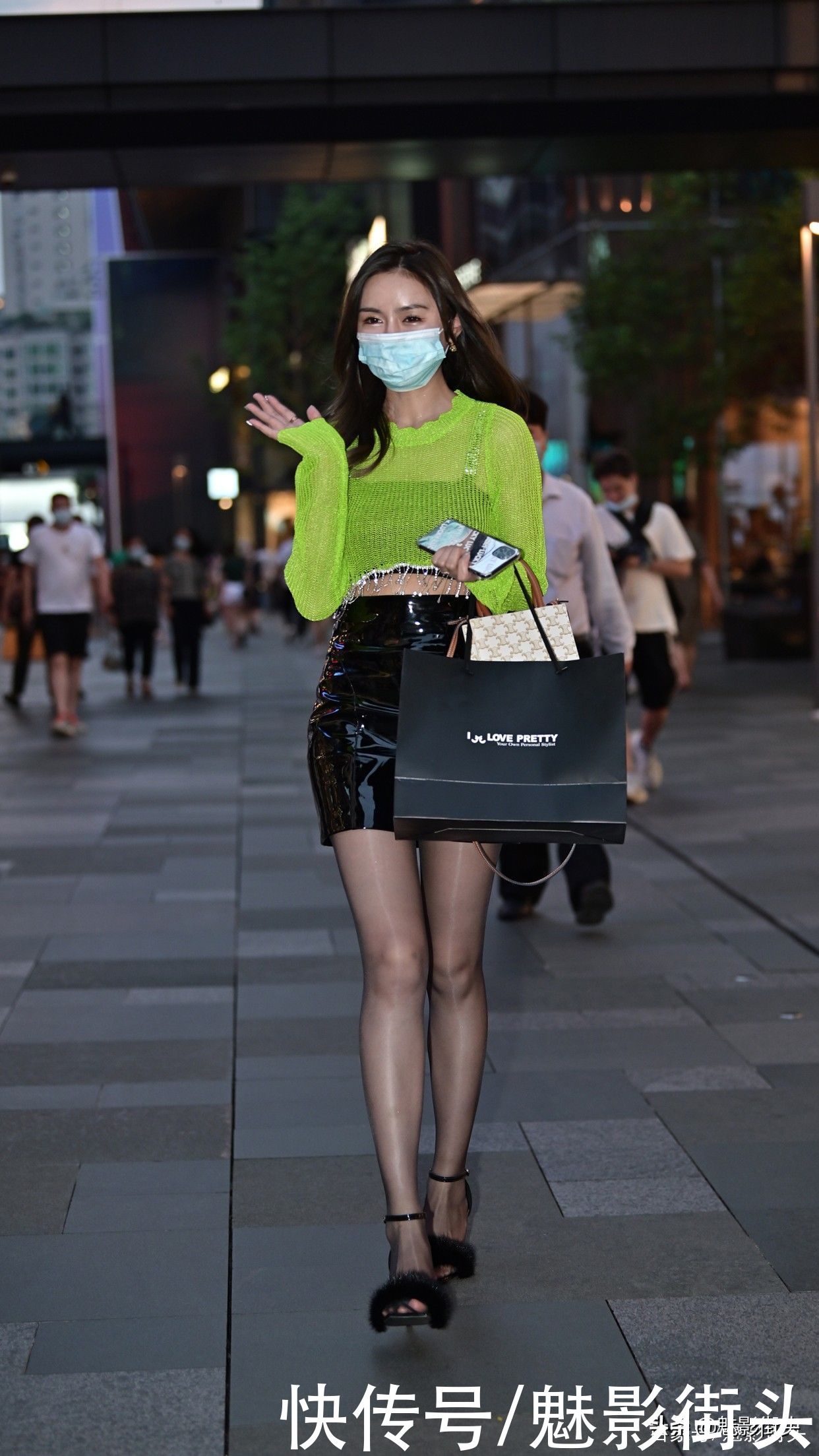 高级感|初秋时节穿皮裙，建议从这五个方面入手，穿出时髦感和高级感