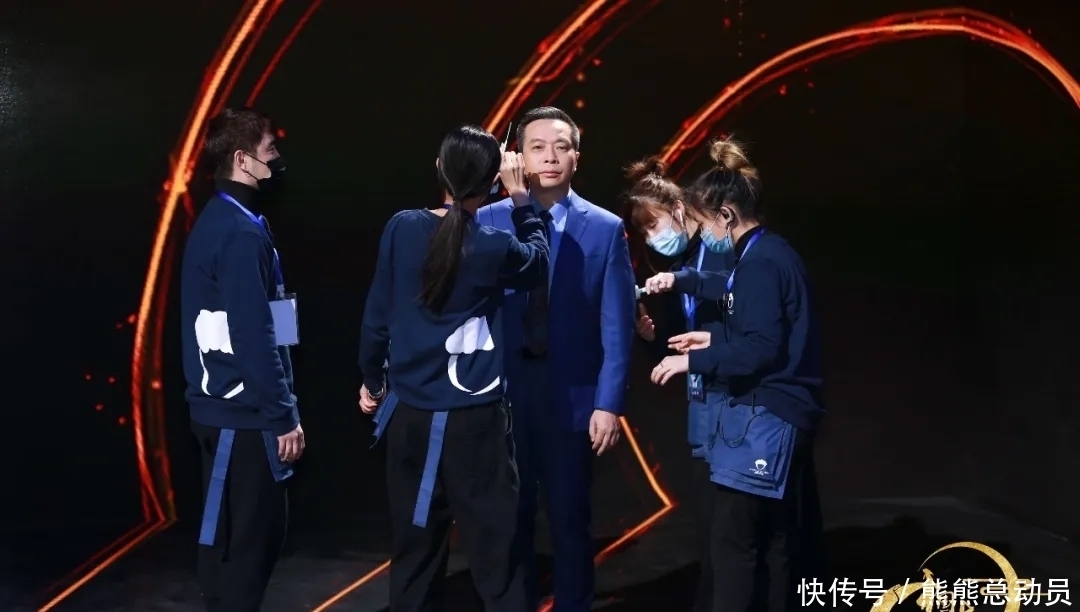 杨雨 带你一起看幕后,《中国诗词大会》点评嘉宾的化妆幕后团队