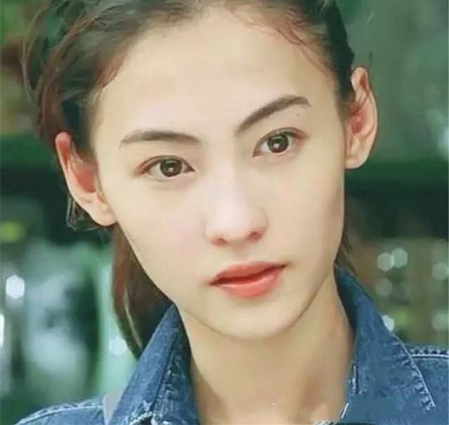 脸上有这4个“特征”的女生,一般颜值都高,中两个以上躲着笑吧