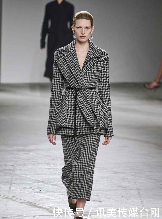 颜色不会搭?绿色特别又好看!潮流搭配7个分析:其它色照做就行