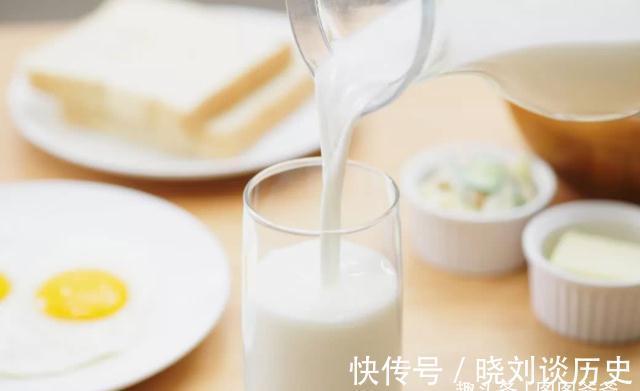 积食|孩子出现积食,不能喝牛奶?医生:不只是牛奶,还有这三种食物