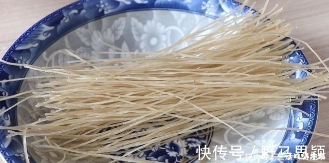 这才是素馅饺子最好吃的做法，教你调馅秘方，吃起来比肉饺子都香