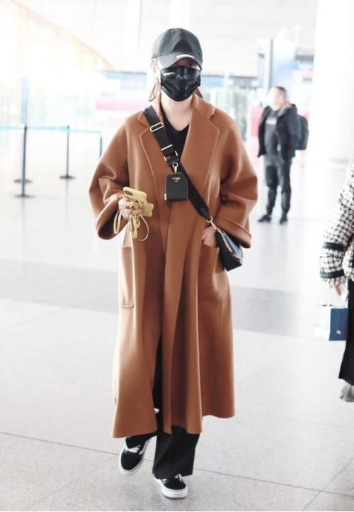学好各种大衣穿搭，配上阔腿裤大气又潇洒