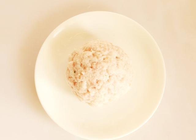 狮子头都吃过，但是你吃过有蛋黄的吗？色香味俱全，大人小孩最爱