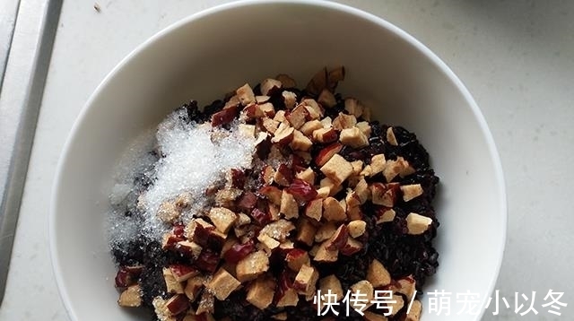 三角包|长假后,我迷上了吃它,每天都要蒸一锅,满满都是馅,好吃防贫血