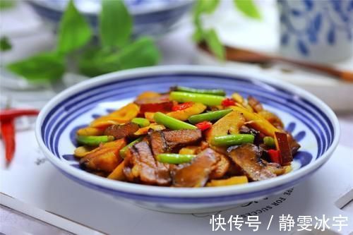大人|腊肉和笋的完美搭配，简单炒一炒，大人小孩都爱吃